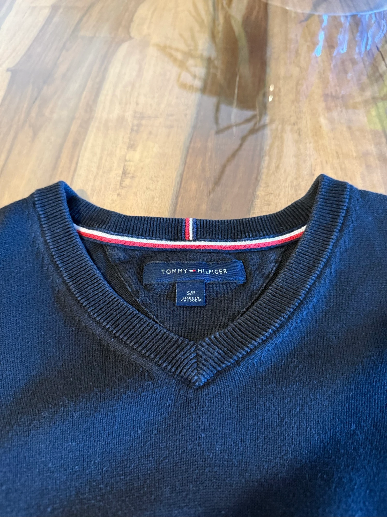 Pull Tommy Hilfiger Homme S Noir – Col V – Logo bordado – Muy buen estado – photo 4